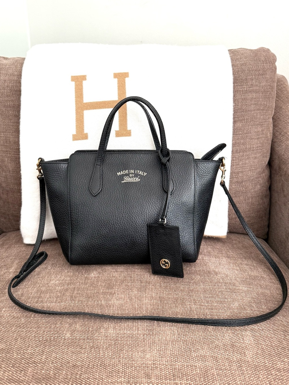 Authentic Gucci Mini Swing Satchel Swing tote bag black leather w strap